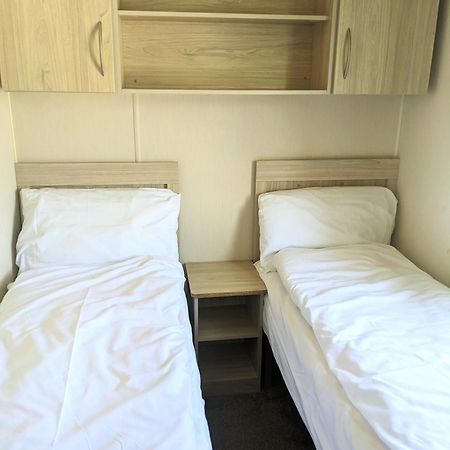 Large 4 Person Couples And Family Caravan In Newquay Bay Resort Ngoại thất bức ảnh