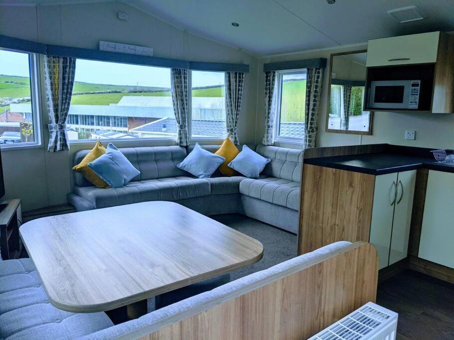 Large 4 Person Couples And Family Caravan In Newquay Bay Resort Ngoại thất bức ảnh