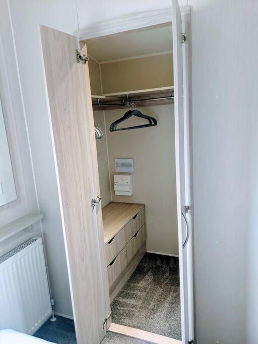 Large 4 Person Couples And Family Caravan In Newquay Bay Resort Ngoại thất bức ảnh