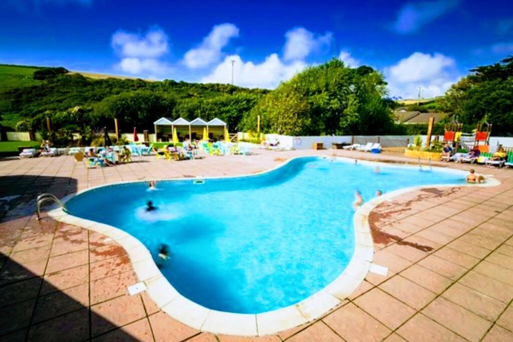 Large 4 Person Couples And Family Caravan In Newquay Bay Resort Ngoại thất bức ảnh