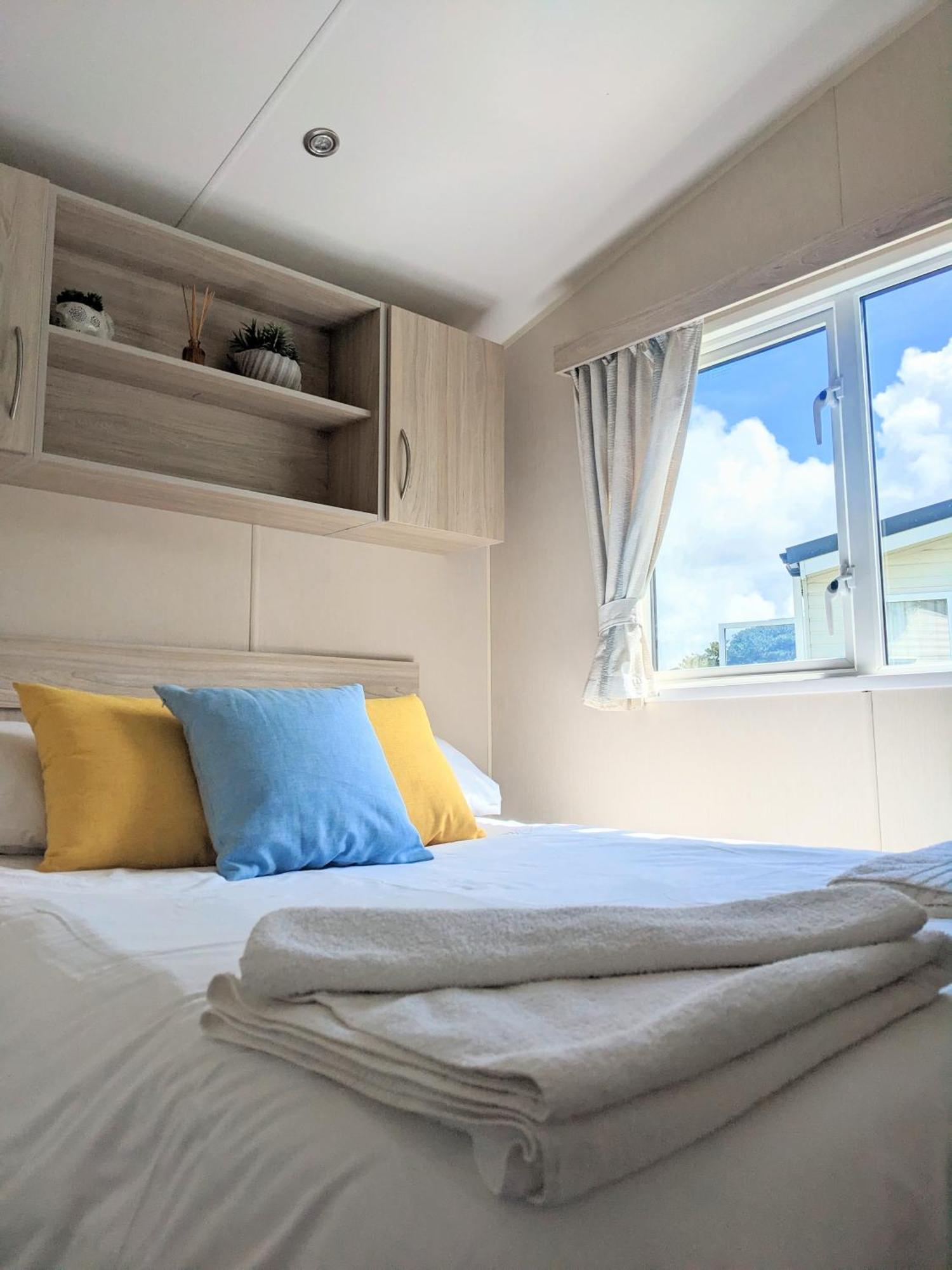Large 4 Person Couples And Family Caravan In Newquay Bay Resort Ngoại thất bức ảnh