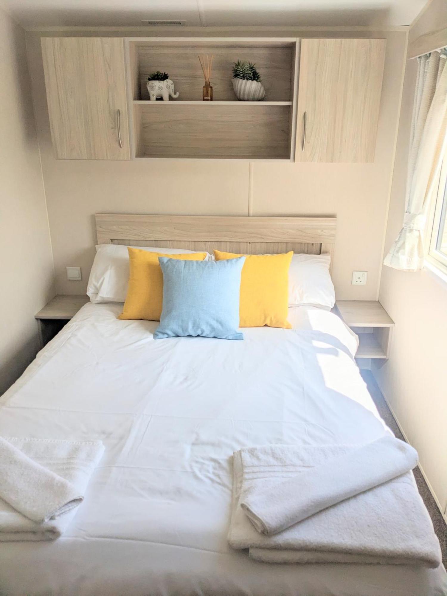 Large 4 Person Couples And Family Caravan In Newquay Bay Resort Ngoại thất bức ảnh